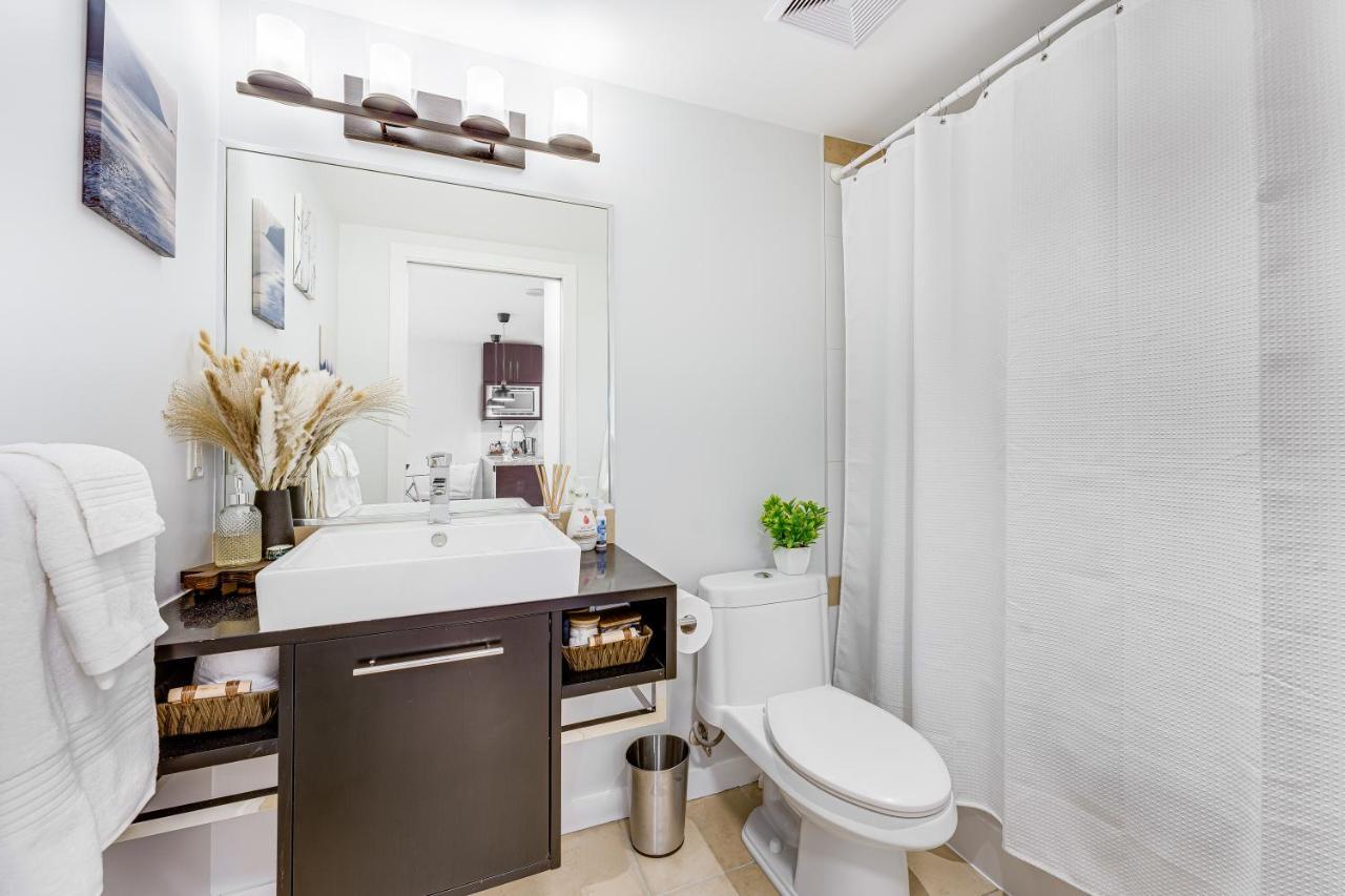 Heart Of Downtown 1 Bd Entire Condo - Pool, Gym, Parking, Office, Ac Ванкувер Екстер'єр фото